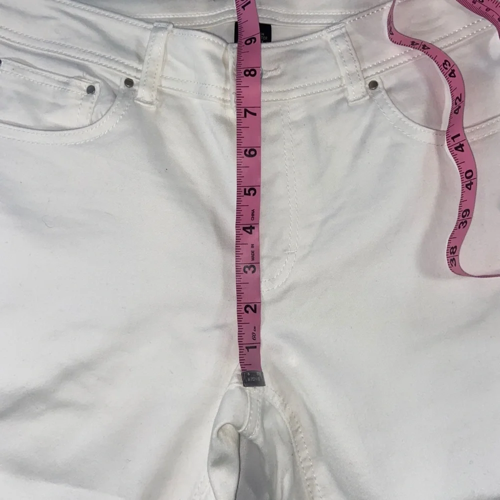 🌟 Baccini White Bermuda Shorts | Sz 6 | Crisp & Classic Staple 🌟 - Picture 6 of 12